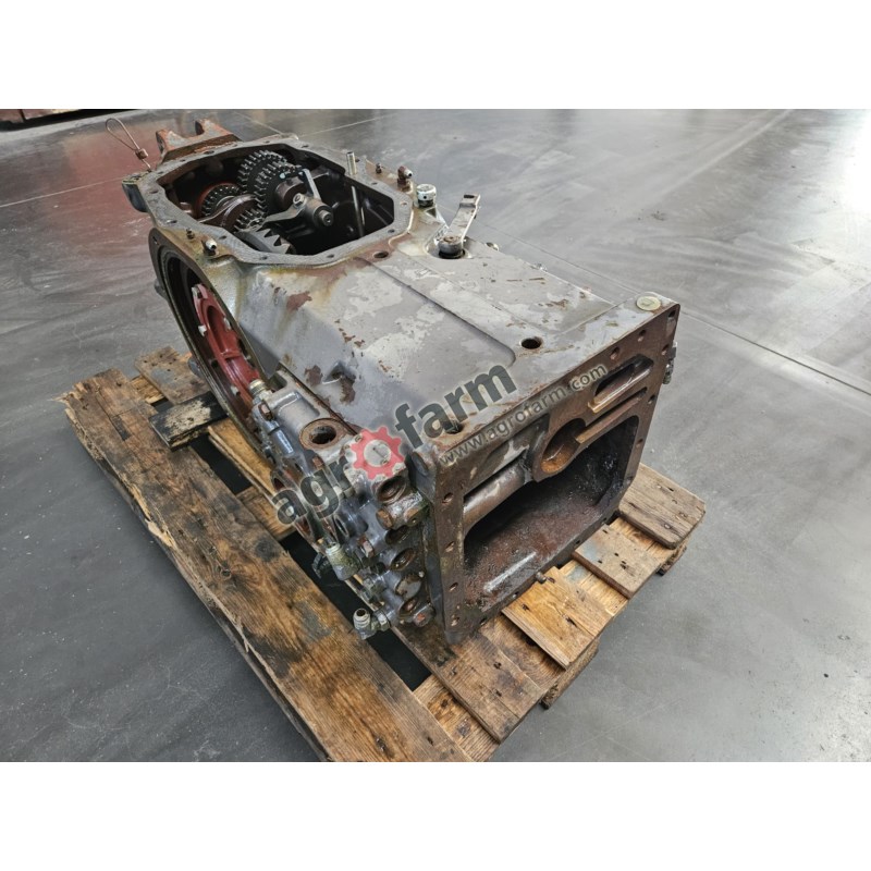 TYLNY MOST MASSEY FERGUSON 3070 3382213M4 TYLNY MOST MASSEY FERGUSON 3070 3382213M4