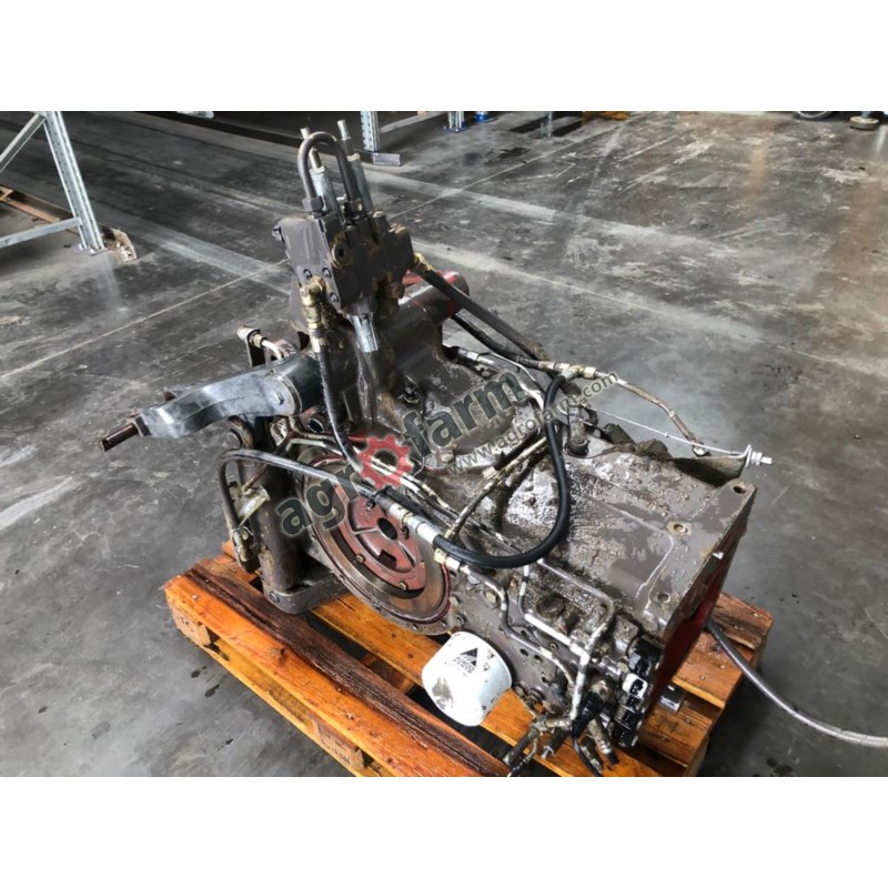 TYLNY MOST MASSEY FERGUSON 6170 0300B03