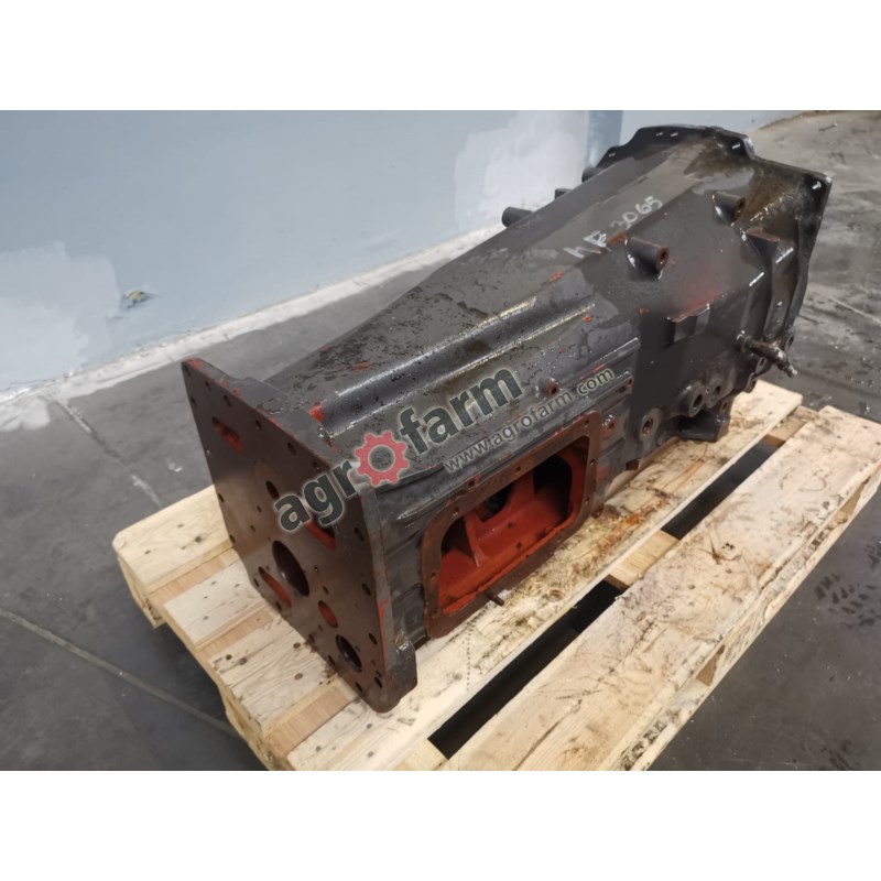 Housing GEARBOX MASSEY Housing GEARBOX MASSEY