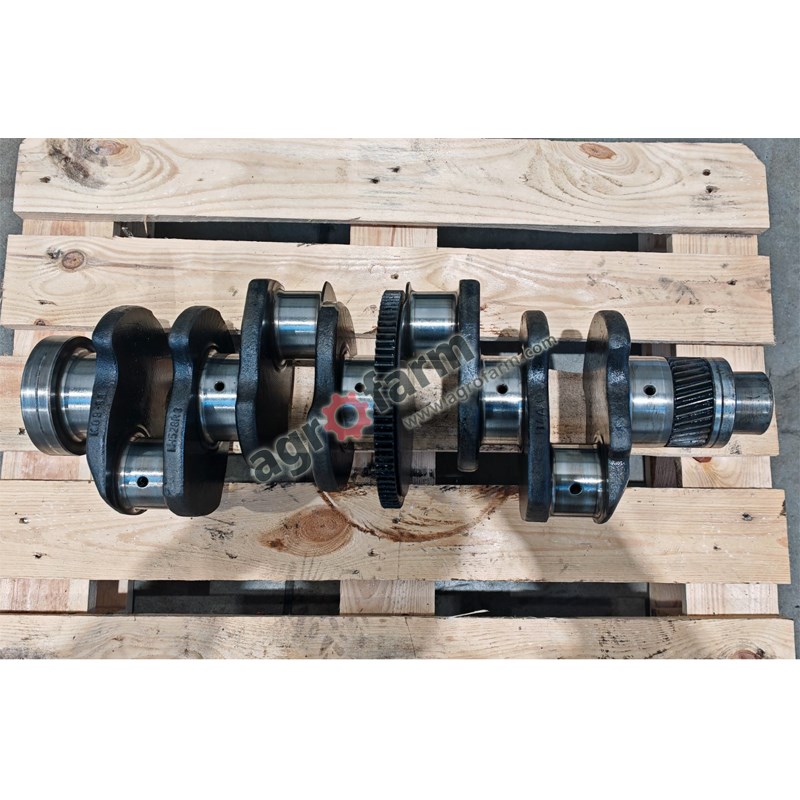 WAŁ KORBOWY 4 CYL. SILNIK D268 Z33 / 90 CASE