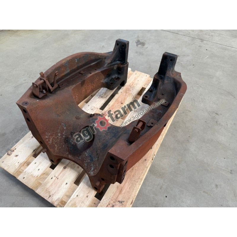 Wspornik przedniego mostu Massey Ferguson