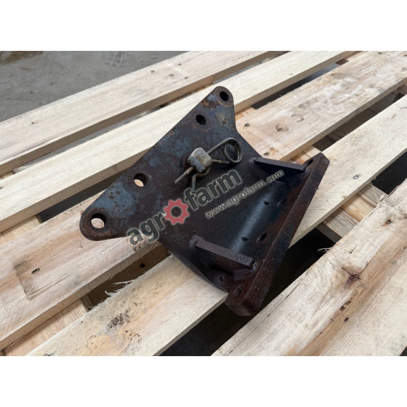 Mocowanie dolnego zaczepu New Holland