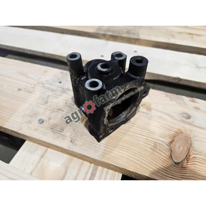 Obudowa termostatu Kubota M7040, M7060, M6060