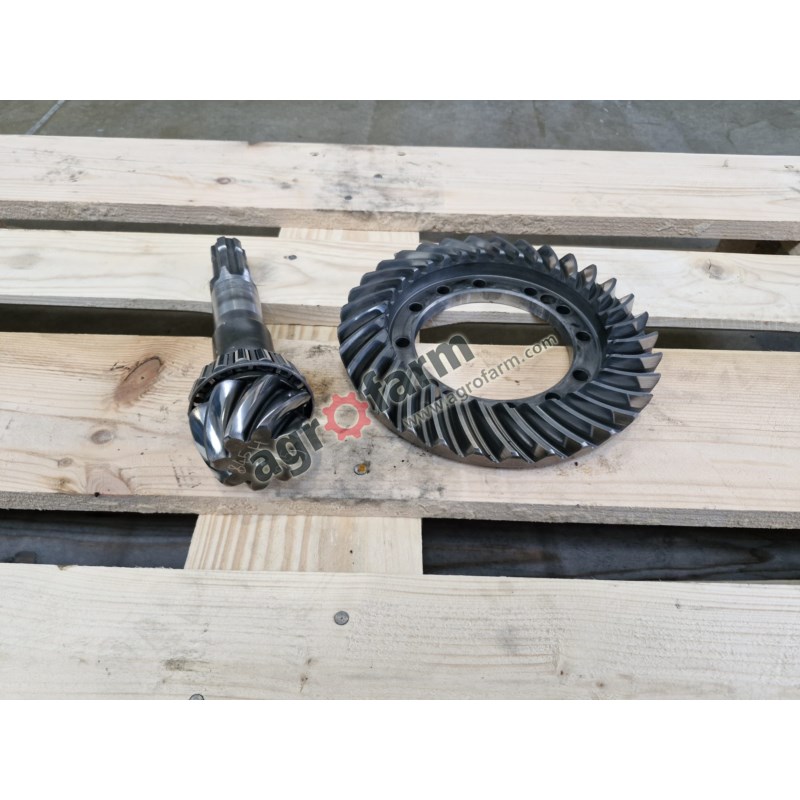 Wałek atakujący z kołem Massey Ferguson 6130