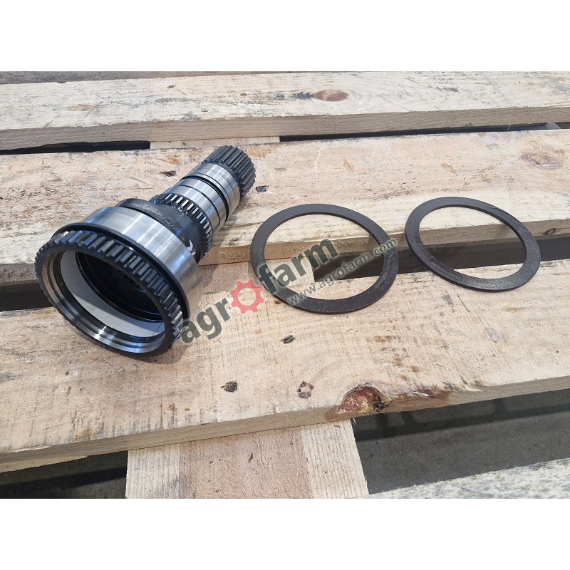 Wałek napędu pompy skrzyni biegów John Deere 6155M