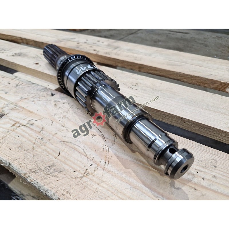 Gearbox shaft John Deere 6155M