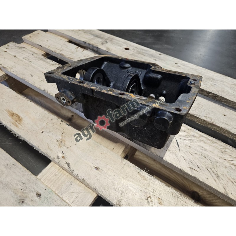 Obudowa przystawki New Holland T4.90N, T.100N