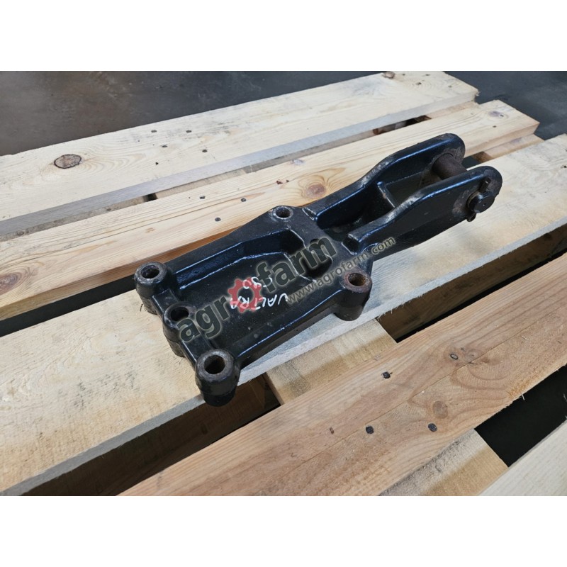 Uchwyt odciągu lewy Valtra C90, C150, C120, C130