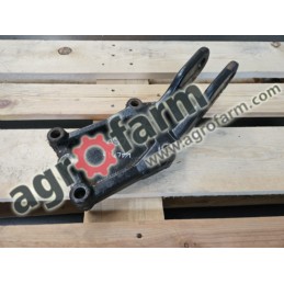 Uchwyt odciągu prawy Valtra C90, C150, C120, C130