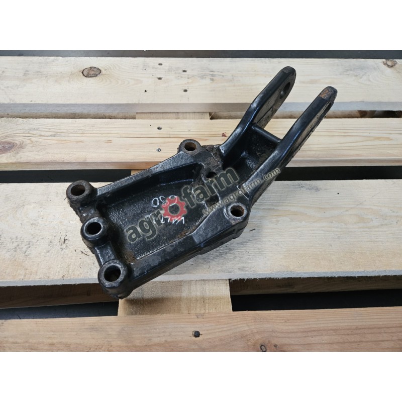 Uchwyt odciągu prawy Valtra C90, C150, C120, C130