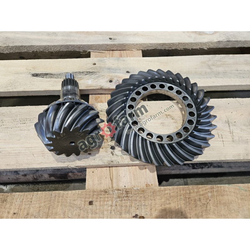 Wałek atakujący z kołem Z14x31  John Deere 6155M