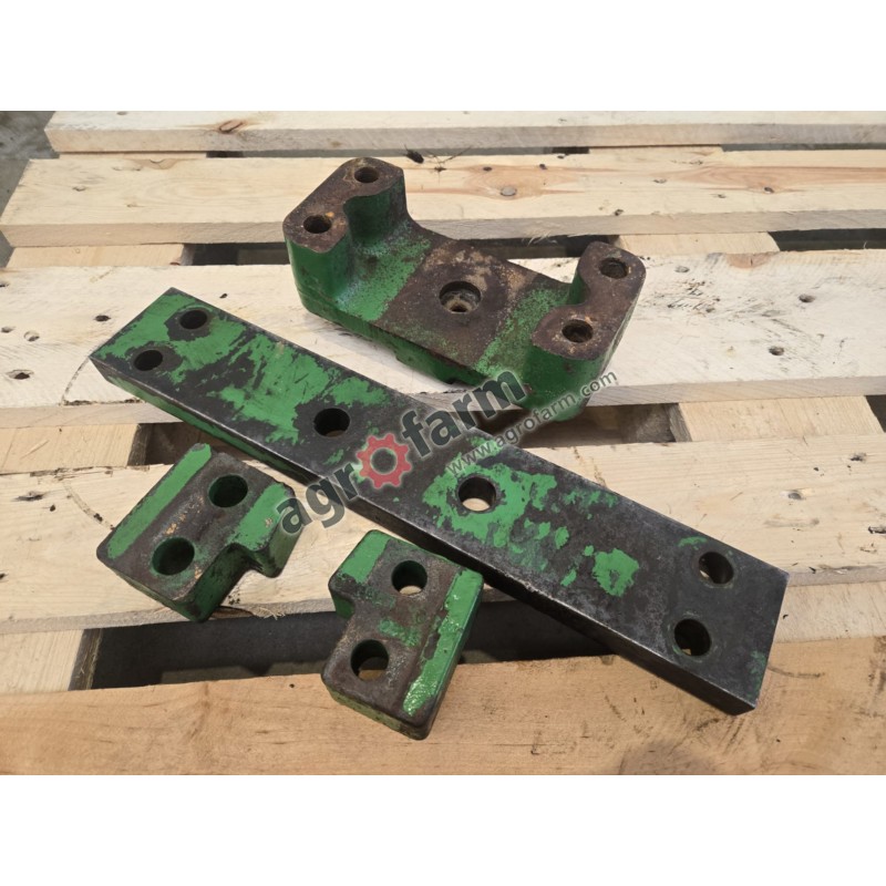 Mocowanie dolnego zaczepu John Deere