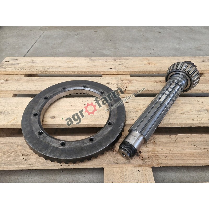 Wałek atakujący z kołem talerzowym John Deere 6830