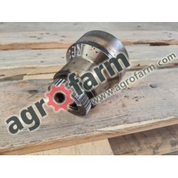 Wał wyjściowy skrzyni biegów John Deere 6810