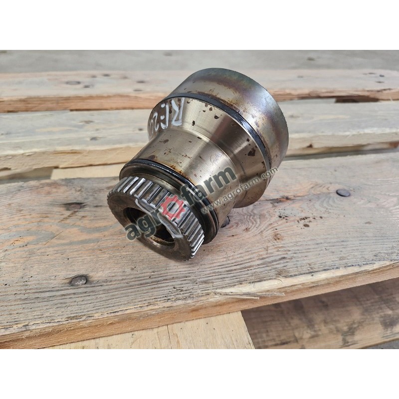 Wał wyjściowy skrzyni biegów John Deere 6810