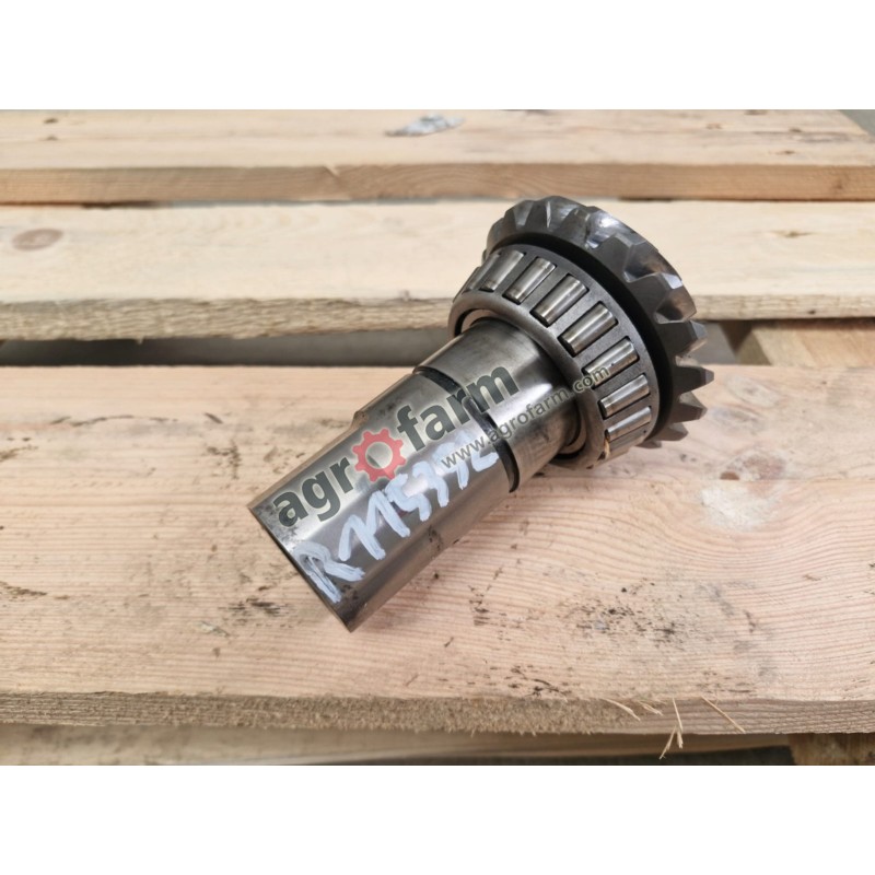 Wałek John Deere 6820, 7420, 7500