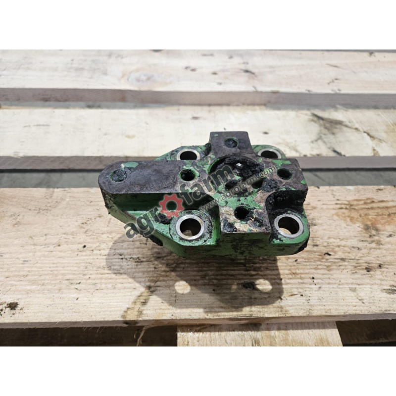 Uchwyt sworznia dolny John Deere 4650, 4850