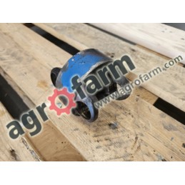 Łącznik półosi  FWD Ford 7840, 7740, 8240