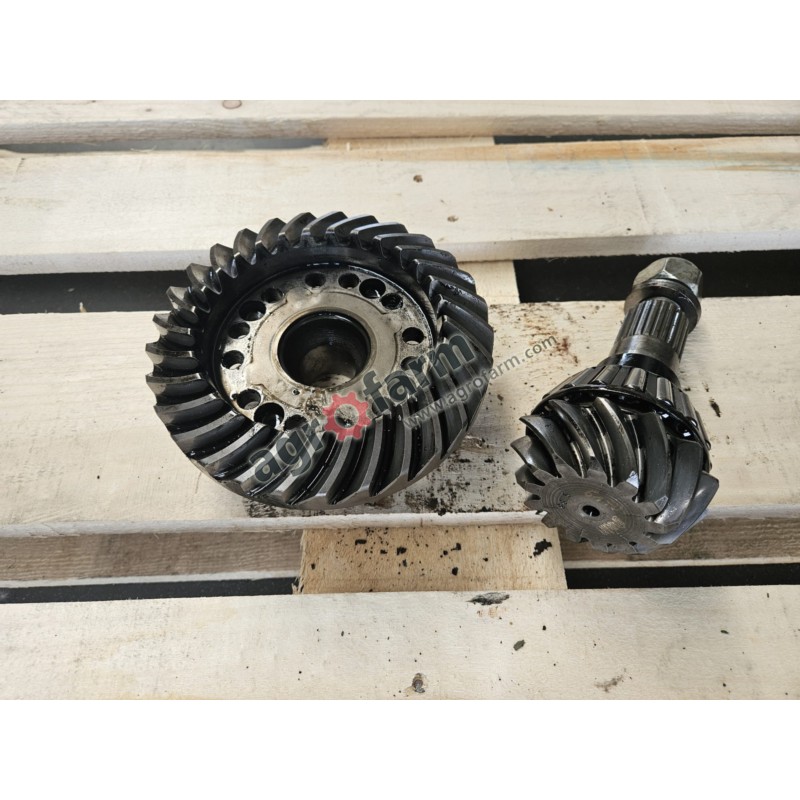 Wałek atakujący + koło Z13x29 John Deere 6220