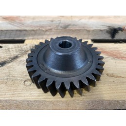 GEAR AT THE JOHN DEERE OIL PUMP R120638