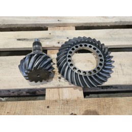 Wałek atakujący z kołem Z14x31  John Deere 6155M